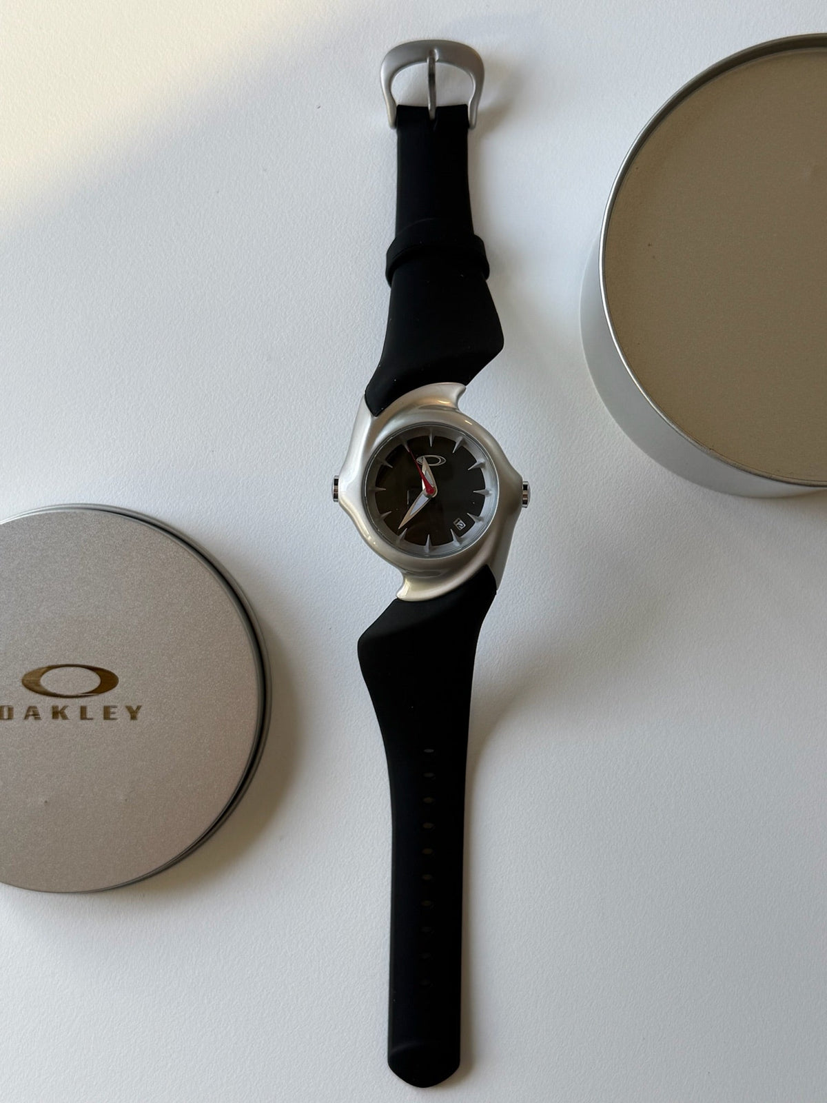 Oakley D1 Icon Watch: Black/White/Blue Dial, Rare Collectible Men's Sports Watch with Case